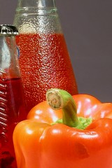 Getränke und rote Paprika - wir prüfen Ihre Lebensmittel.